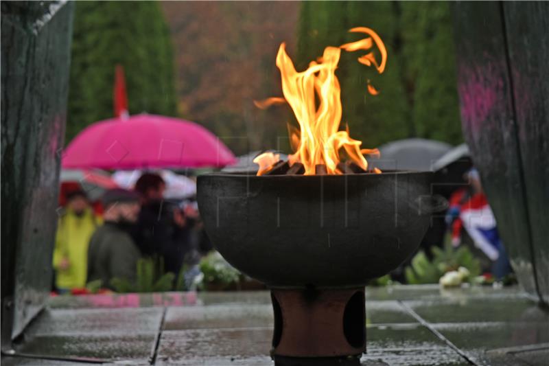 Vukovar residents pay respect to victims killed at Ovcara farm