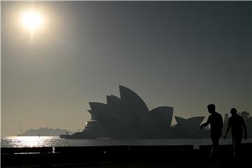 Dim obavio Sydney, upozorenja o požarima izdana diljem Australije