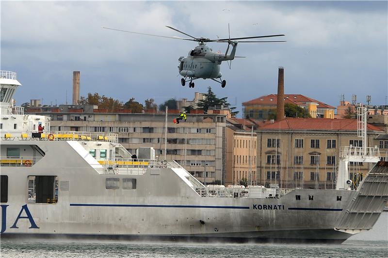 Int'l firefighting exercise held at sea near Pula