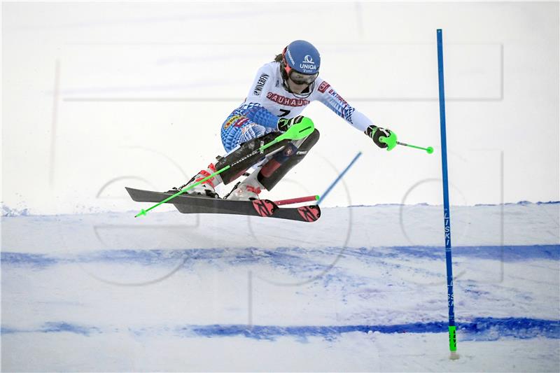 Slalom Levi: Vodi Vlhova