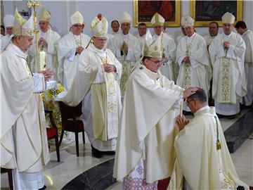 Mons. Radoš zaređen za varaždinskog biskupa, njegovo geslo 'Služiti radosno Gospodinu'