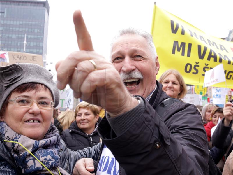 Prosvjed u organizaciji sindikata osnovnih i srednjih škola