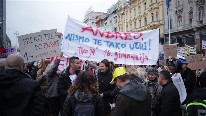 Prosvjed u organizaciji sindikata osnovnih i srednjih škola