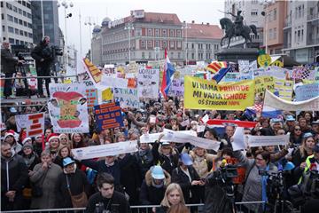 Prosvjed u organizaciji sindikata osnovnih i srednjih škola