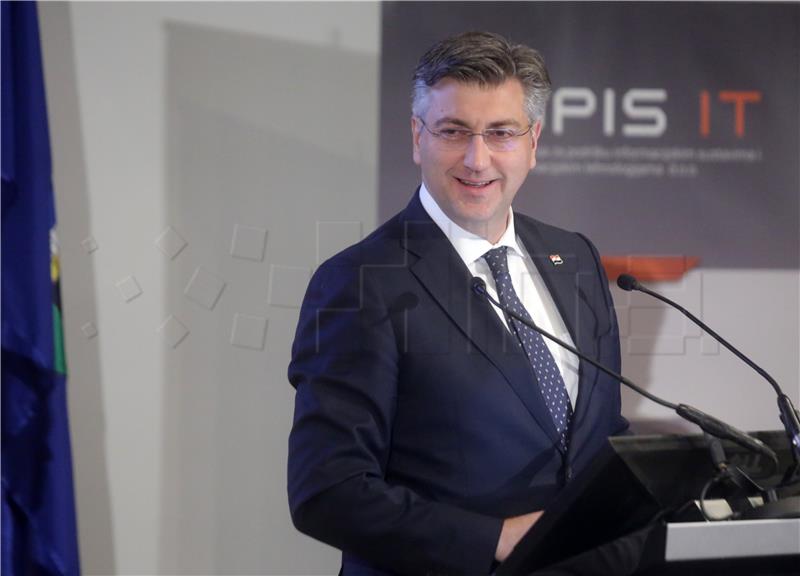 Plenković nazočio puštanju u rad servisa Centra dijeljenih usluga te obilježavanju 55. obljetnice tvrtke APIS IT