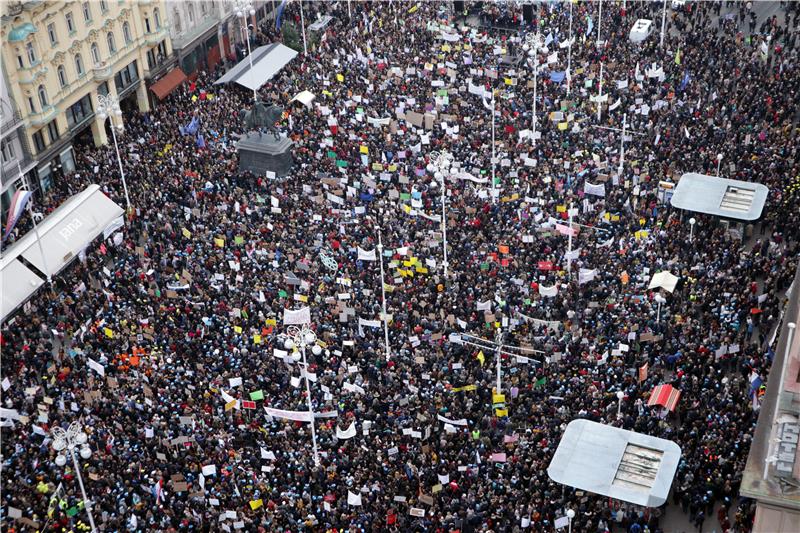 Prosvjed u organizaciji sindikata osnovnih i srednjih škola