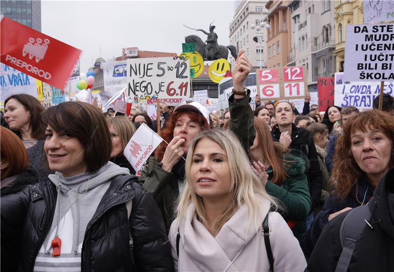 Prosvjed u organizaciji sindikata osnovnih i srednjih škola