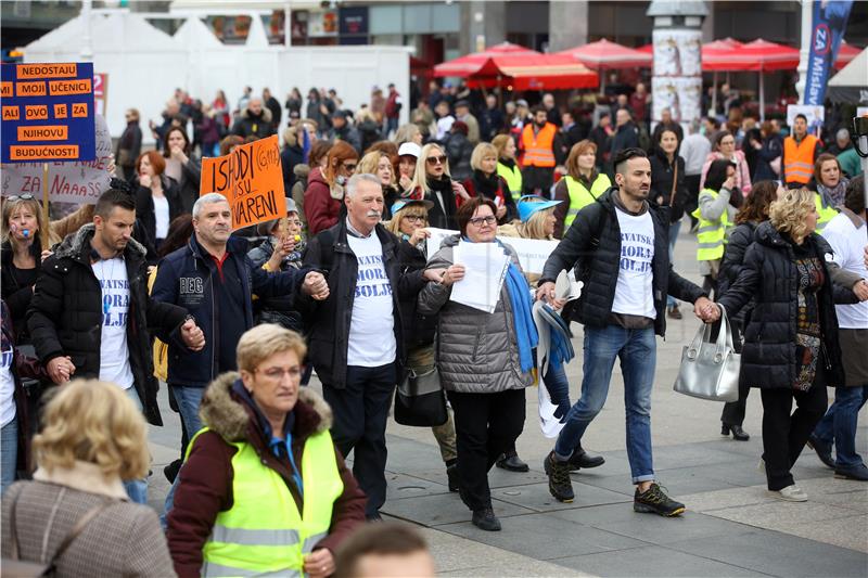 Prosvjed u organizaciji sindikata osnovnih i srednjih škola