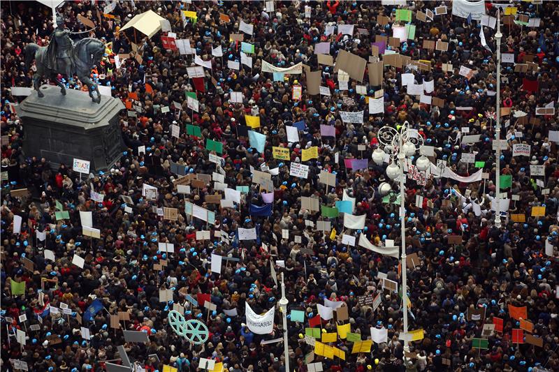 Prosvjed u organizaciji sindikata osnovnih i srednjih škola