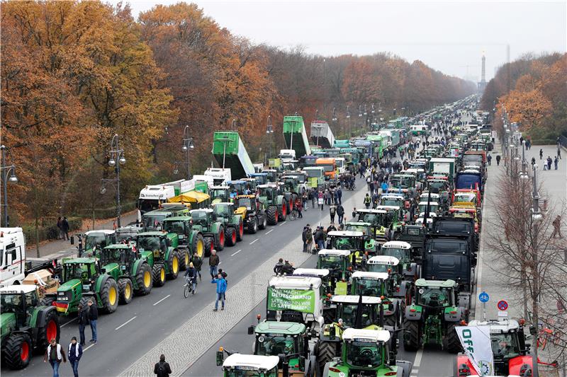 Thousands of farmers demonstrate in Berlin