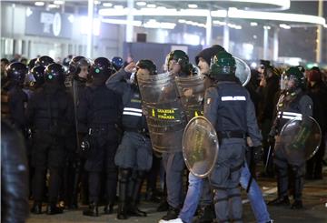 Navijači Dinama pod pratnjom policije na San Siru