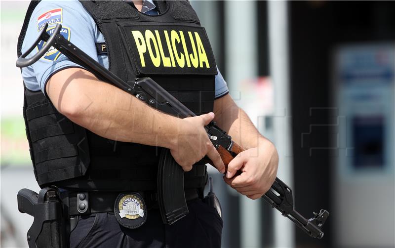 Police arresting people suspected of falsifying Croatian IDs for Serbian, Montenegrin mobsters