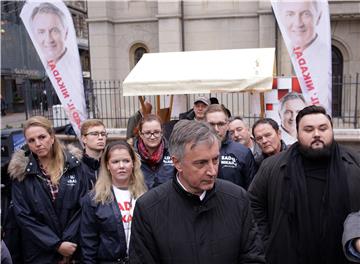 Predsjednički kandidat Miroslav Škoro s građanima Zagreba