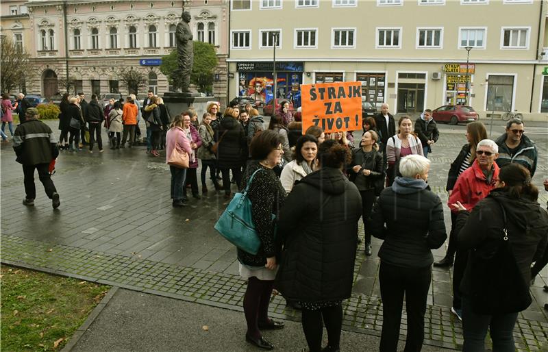 Radnici tvrtke Đuro Đaković Specijalna vozila izašli na ulicu