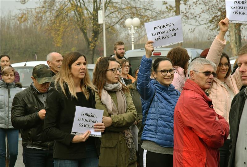 Radnici tvrtke Đuro Đaković Specijalna vozila izašli na ulicu