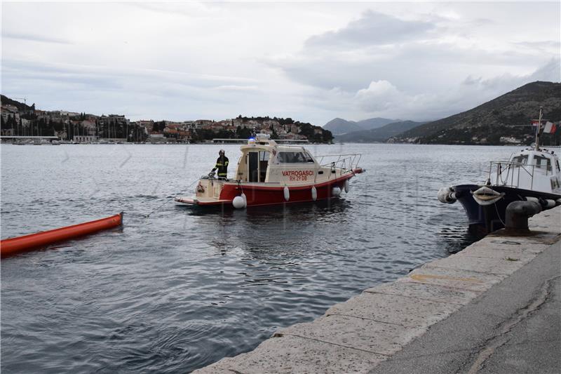 Dubrovnik - Predstavljanje plutajućih brana za onečišćenja mora