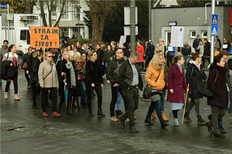 Teachers join in protest organised by striking workers of Djuro Djakovic company