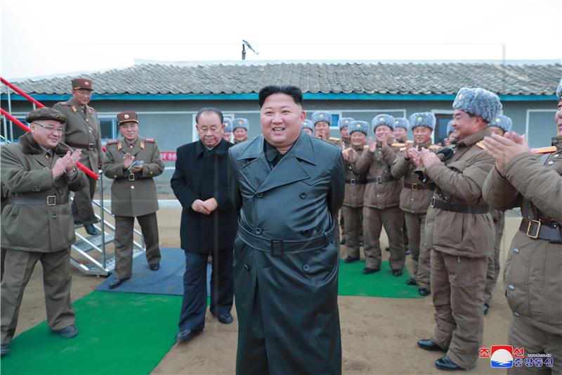 Kim Jong-un nadgledao lansiranje raketa