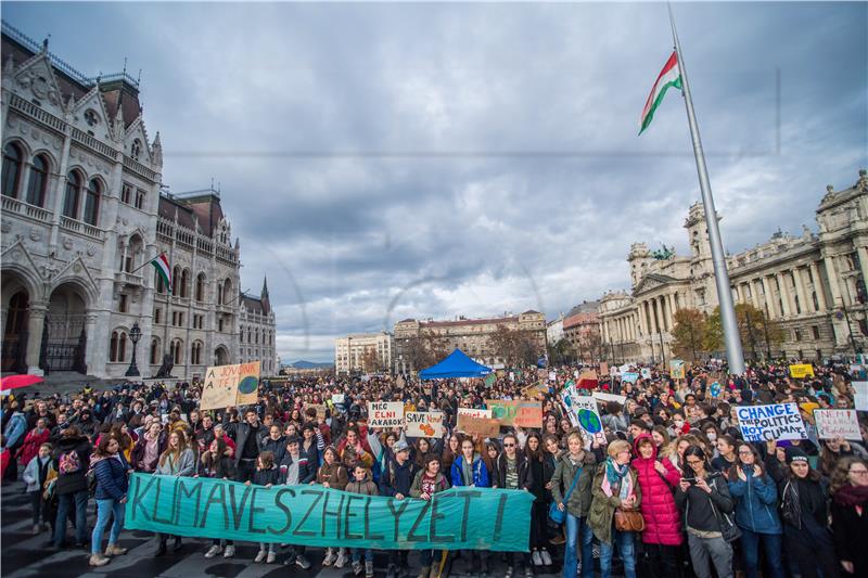 Environmentalists demonstrate to demand measures against climate change