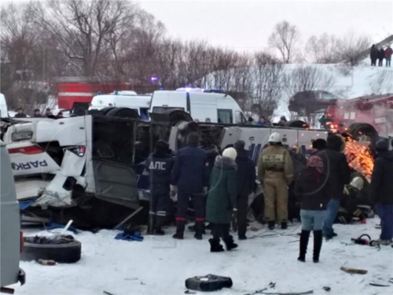 Rusija: autobus se survao u rijeku, 15 poginulih