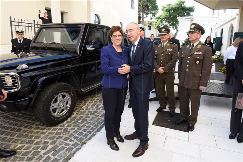 Damir Krstičević  s njemačkom kolegicom Annegret Kramp-Karrenbauer