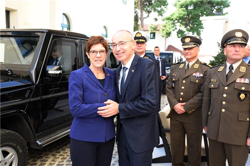 Damir Krstičević  s njemačkom kolegicom Annegret Kramp-Karrenbauer