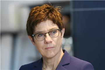 Damir Krstičević  s njemačkom kolegicom Annegret Kramp-Karrenbauer