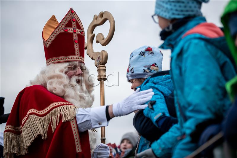 Saint Nicholas & Zwarte Piet arrive in Germany