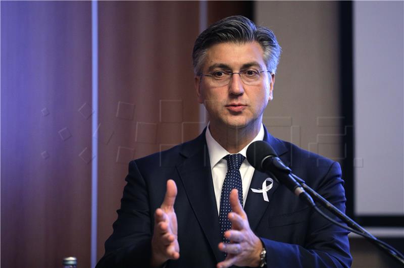 Plenković: Najvažnija je poruka kompromisa sa sindikatima da su djeca danas u školi