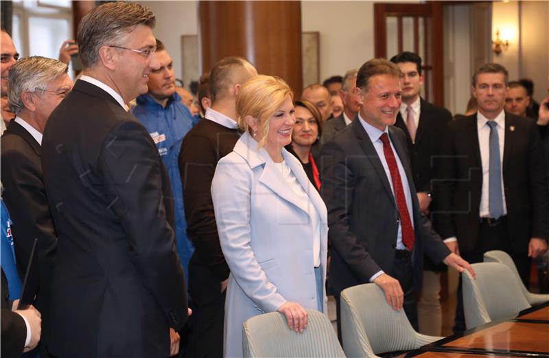 Kolinda Grabar-Kitarović predala Državnom izbornom povjerenstvu kandidaturu za predsjedničke izbore