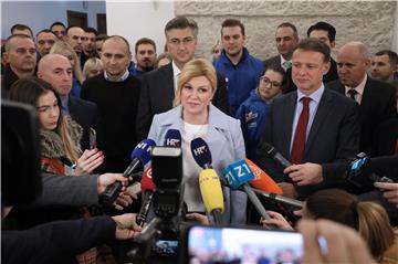 Kolinda Grabar-Kitarović predala Državnom izbornom povjerenstvu kandidaturu za predsjedničke izbore