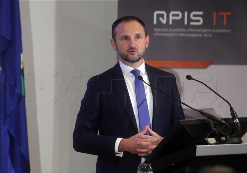 APIS IT presents in Copenhagen CDU as Croatia's public administration cloud strategy