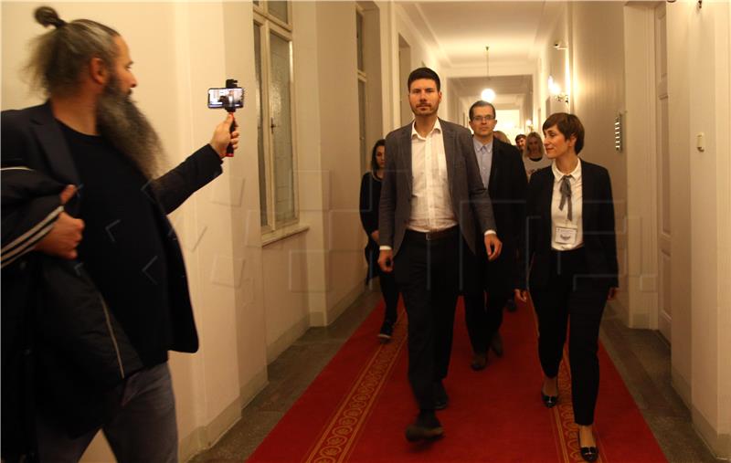  Pernar predao potpise za kandidaturu za Predsjednika Republike Hrvatske