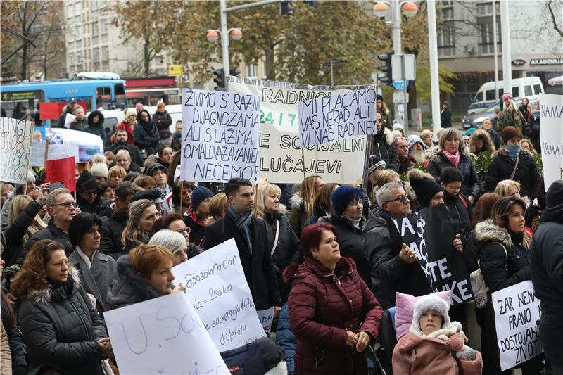 Prosvjed roditelja njegovatelja i njegovatelja