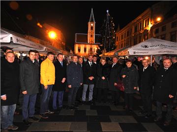 Grabar-Kitarović na tradicionalnom predbožićnom druženju varaždinskog HDZ-a