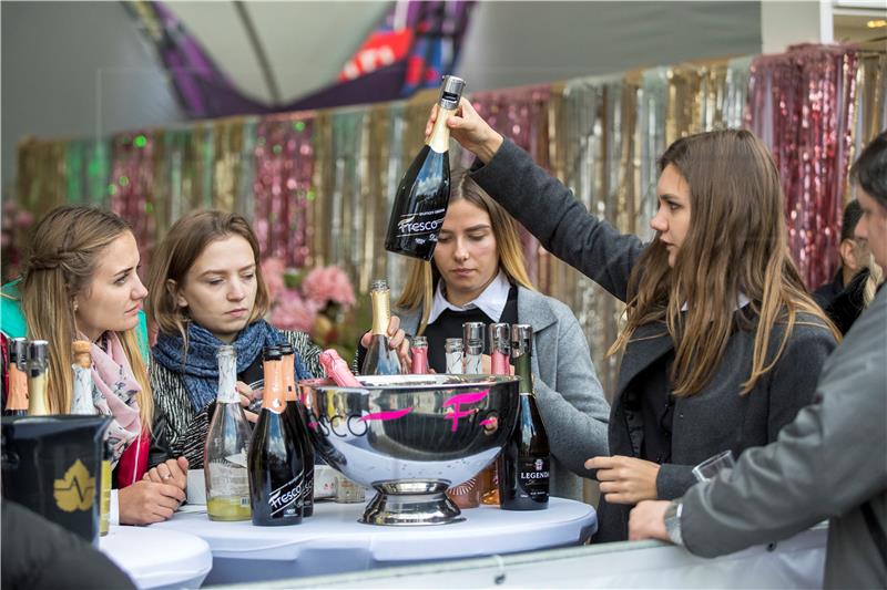 Čak i umjereno roditeljsko konzumiranje alkohola utječe na djecu