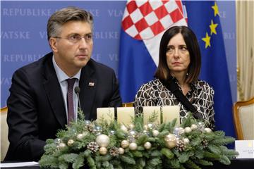 Potpisani ugovori između Vlade i sindikata