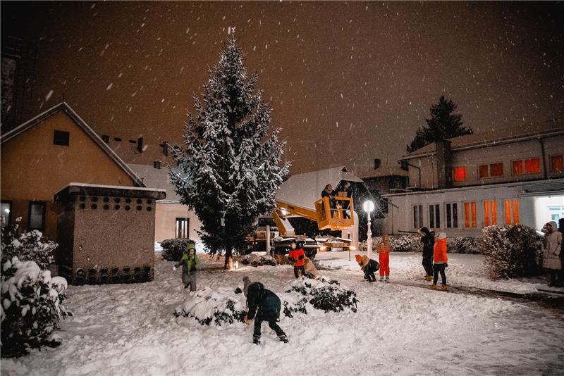 Gospić s klizalištem i "Prosincem u Gospiću" očekuje veću posjećenost