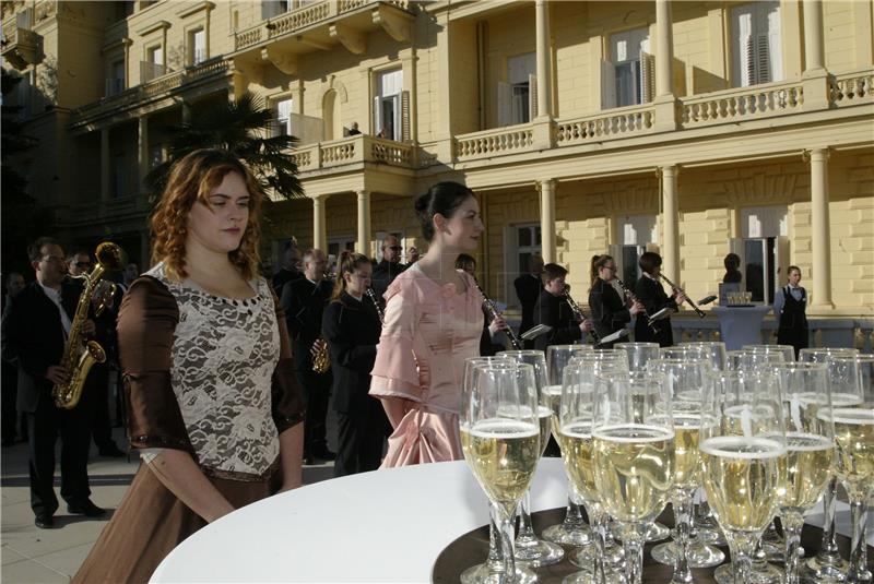  3rd int'l sparkling wine festival opens in Visnjan