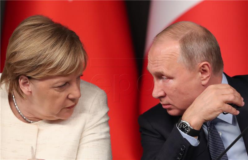 Merkel će se sastati s Putinom u ponedjeljak u Parizu