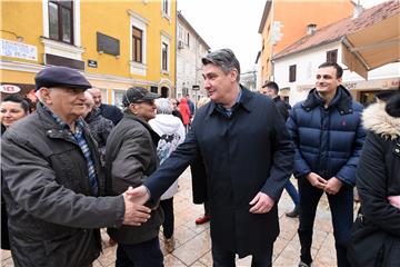 Predsjednički kandidat SDP-a Zoran Milanović u Sinju