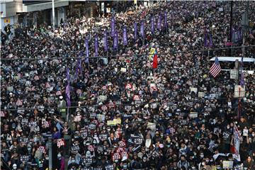 Hong Kong - mirni prosvjed prerastao u nerede