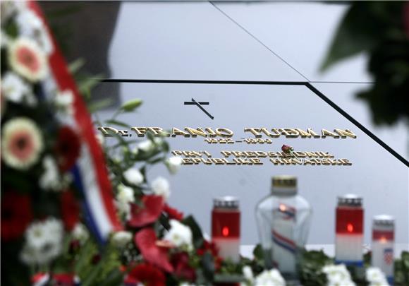 Members of state leadership lay wreath at Tudjman's grave for 20th anniversary of his death