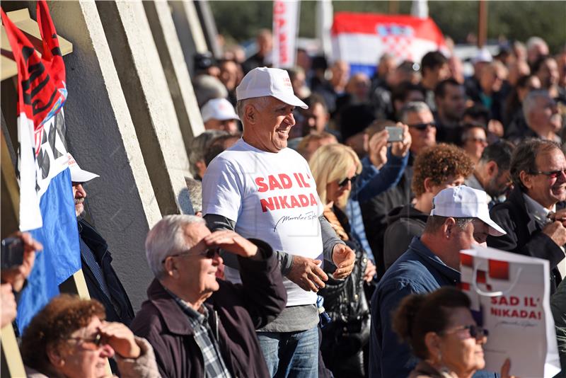 Predizborni skup presjedničkog kandidata Miroslava Škore