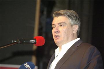 Zoran Milanović održao predizborni skup u Rijeci