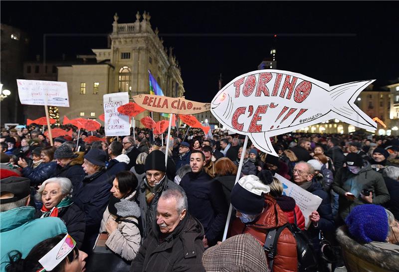 Tisuće u Rimu na skupu 'Sardina' protiv desničarskog populizma