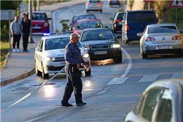 Labin: S osobnim vozilom uletio u ugostiteljski objekt, jedna osoba preminula, četvero ozlijeđenih 