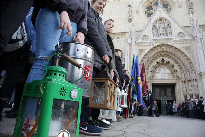 Doček Betlehemskog svjetla u Zagrebačkoj katedrali