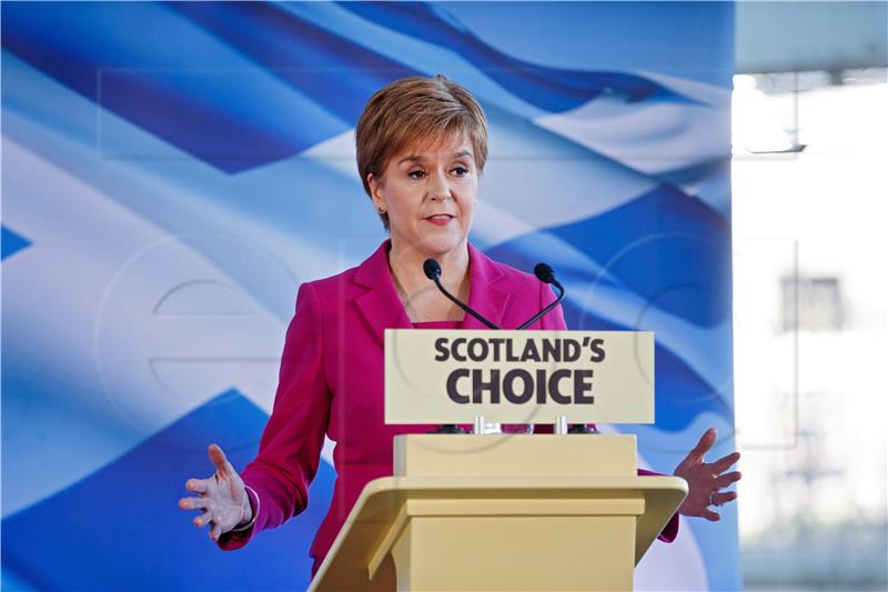 Sturgeon: SNP neće dopustiti da Škotska ostane 'zatočena' u Britaniji