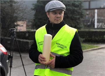 Dario Juričan zapalio svijeću i pomolio se za Franju Tuđmana